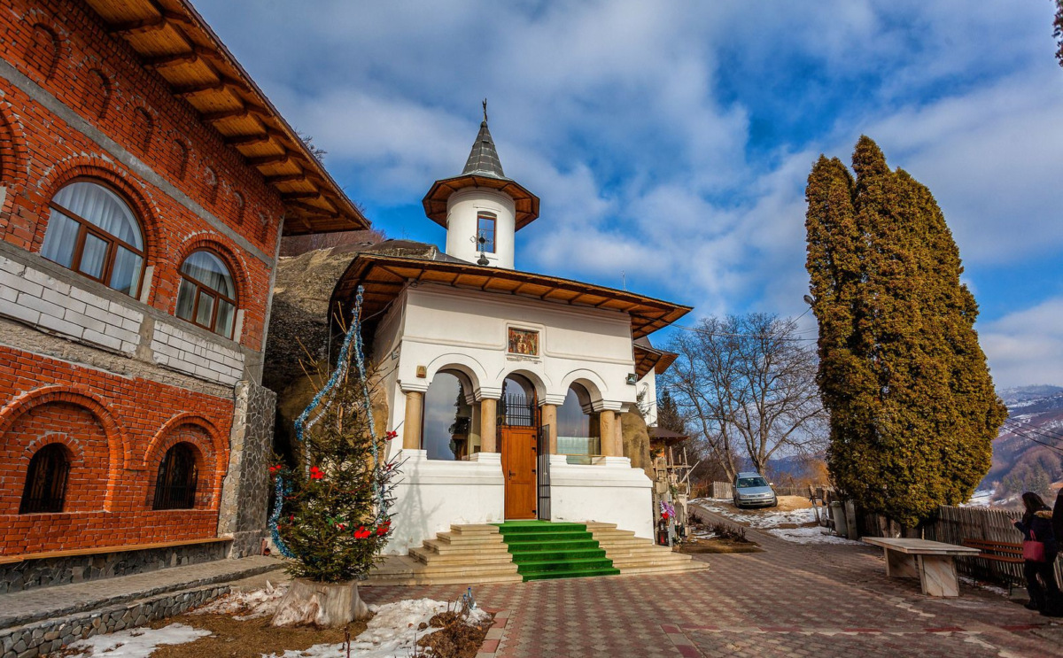 Pensiunea Amada Lerești -traseu spre Manăstirea Namăiești