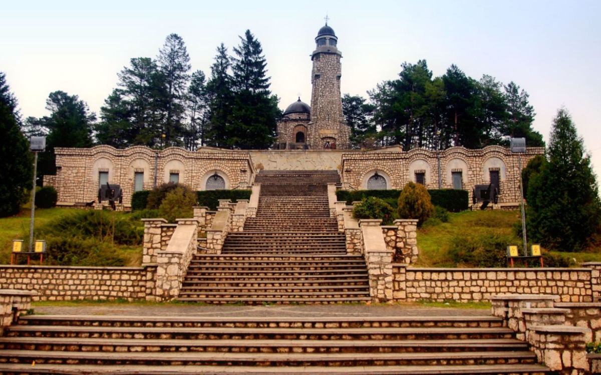 Pensiunea Amada vizita la Mausoleul Mateiaș