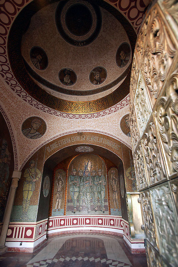Pensiunea Amada vizita la Mausoleul Mateiaș