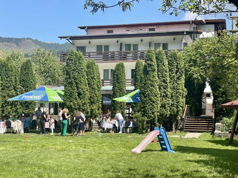 Pensiunea Amada, în curte
